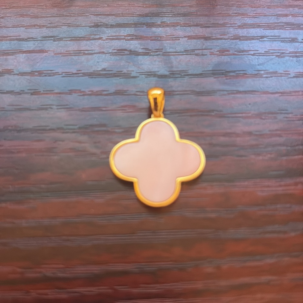 Pink Conch Clover Pendant